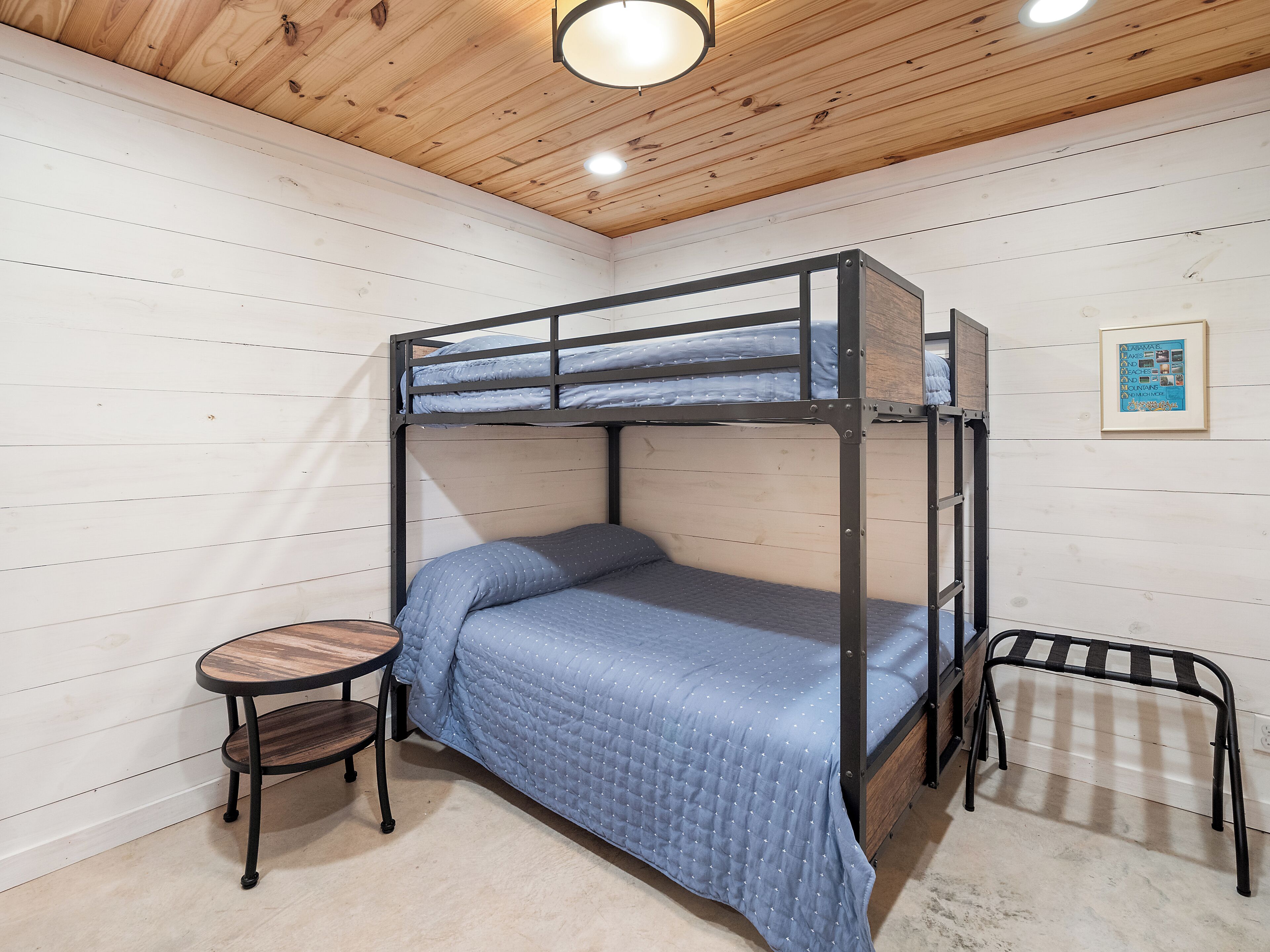 Travel cot, free WiFi, bed sheets
