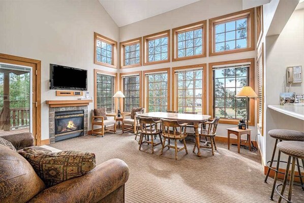 TV, fireplace, offices