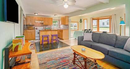 Dog-friendly cottage with fenced yard, firepit, W/D, & WiFi - walkable location