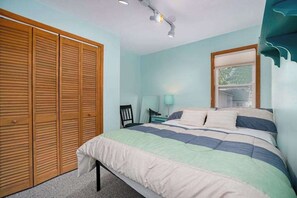 Escritorio, wifi, ropa de cama