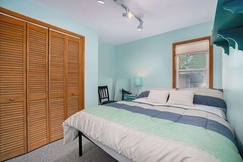 Dog-friendly cottage with fenced yard, firepit, W/D, & WiFi - walkable location