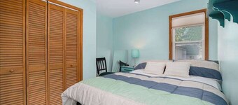 Dog-friendly cottage with fenced yard, firepit, W/D, & WiFi - walkable location