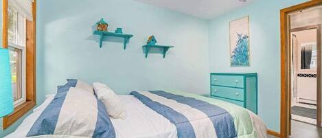 Desk, WiFi, bed sheets