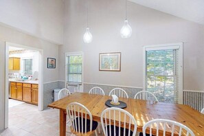 Dining - Lovely home in downtown Glen Arbor with deck, gas grill, washer/dryer, and AC (Glen Arbor)