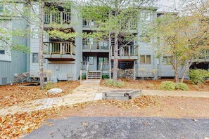 Exterior - Lovely Lake Michigan beachfront condo with deck, washer/dryer, fireplace, views (Glen Arbor)