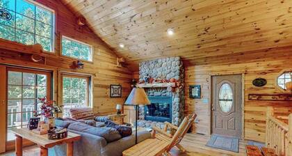 Perfect 'up north' home near Sleeping Bear Dunes & Lake Michigan, deck, W/D