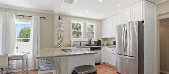 Minutes to gulf beaches and walking distance to the Tarpon Springs Sponge Docks