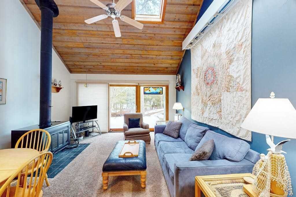TV, fireplace, DVD player, stereo