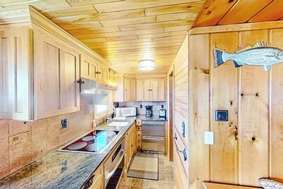 Rustic getaway on Crystal Lake w/ firepit, guest house & private dock