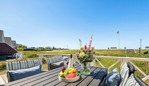 Outdoor dining - Beachhouse Marina Wendtorf holiday home by the beach with sea view (Wendtorf)