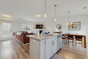 Interior - Charming 2BR/2BA Condo 1 Mile from Lake Michigan, with shared pool (Douglas)
