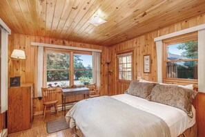 3 bedrooms, travel cot, WiFi, bed sheets - Two Dog-Friendly Guest Cottages with High-Speed WiFi and Private Beach Frontage (Beulah)