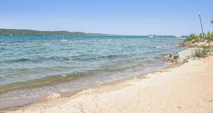 Two Dog-Friendly Guest Cottages with High-Speed WiFi and Private Beach Frontage