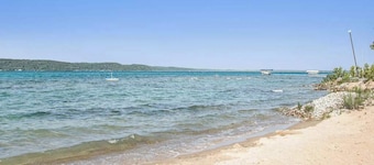 Two Dog-Friendly Guest Cottages with High-Speed WiFi and Private Beach Frontage