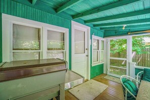 Interior - Cabin-style cottage w/ full kitchen, wood-burning fireplace, and full WiFi (Frankfort)