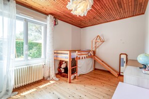 3 quartos, ferros/tábuas de passar roupa, Wi-Fi, roupa de cama