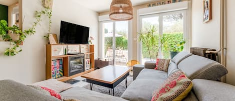 TV, DVD player, stereo