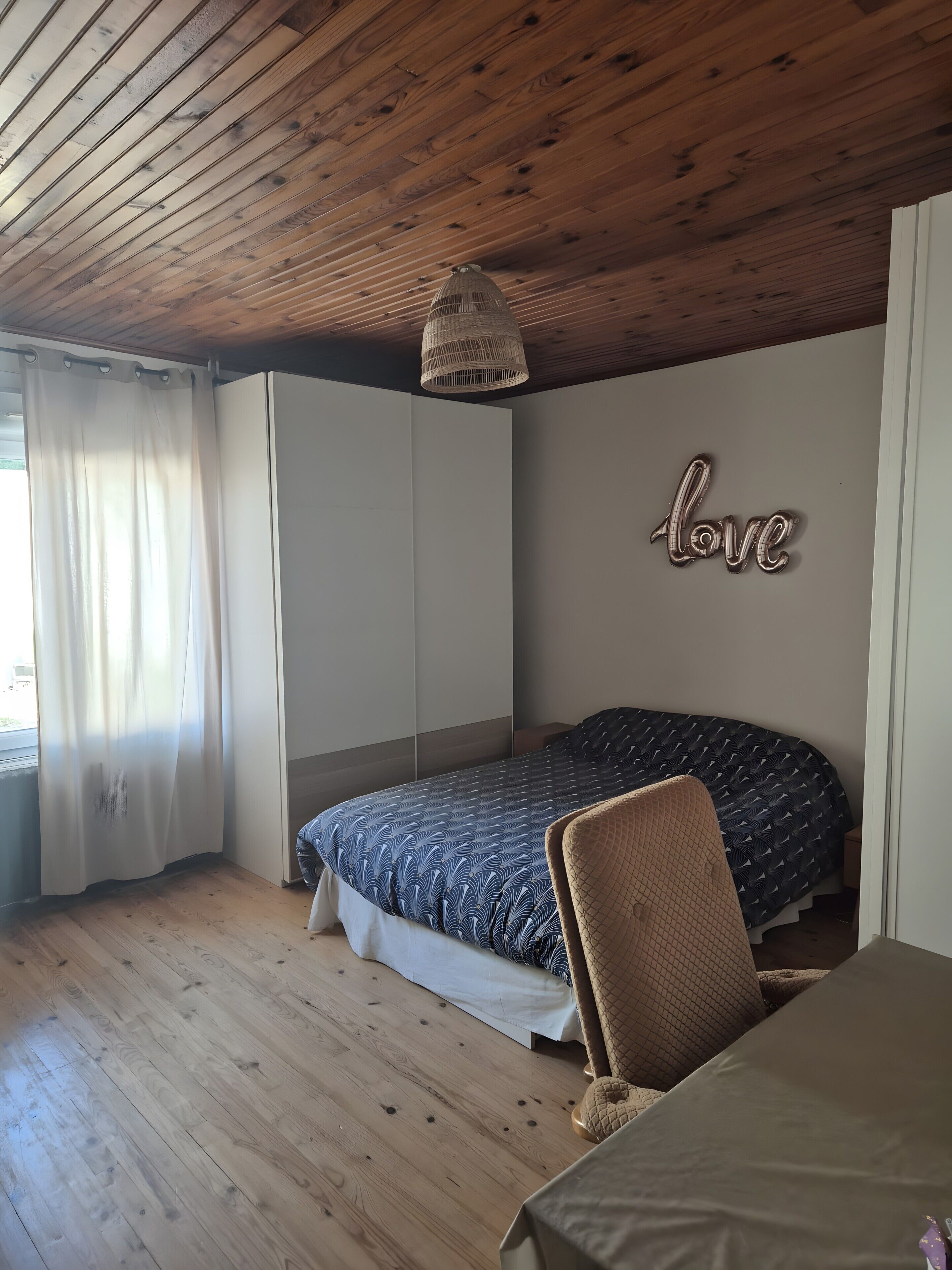 3 chambres, fer et planche à repasser, Wi-Fi, draps fournis