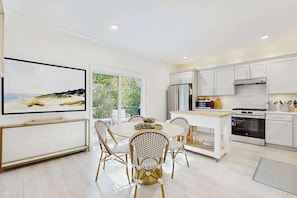 Fridge, microwave, oven, stovetop - South Haven retreat w/ access to Harbor Club Resort amenities (South Haven)