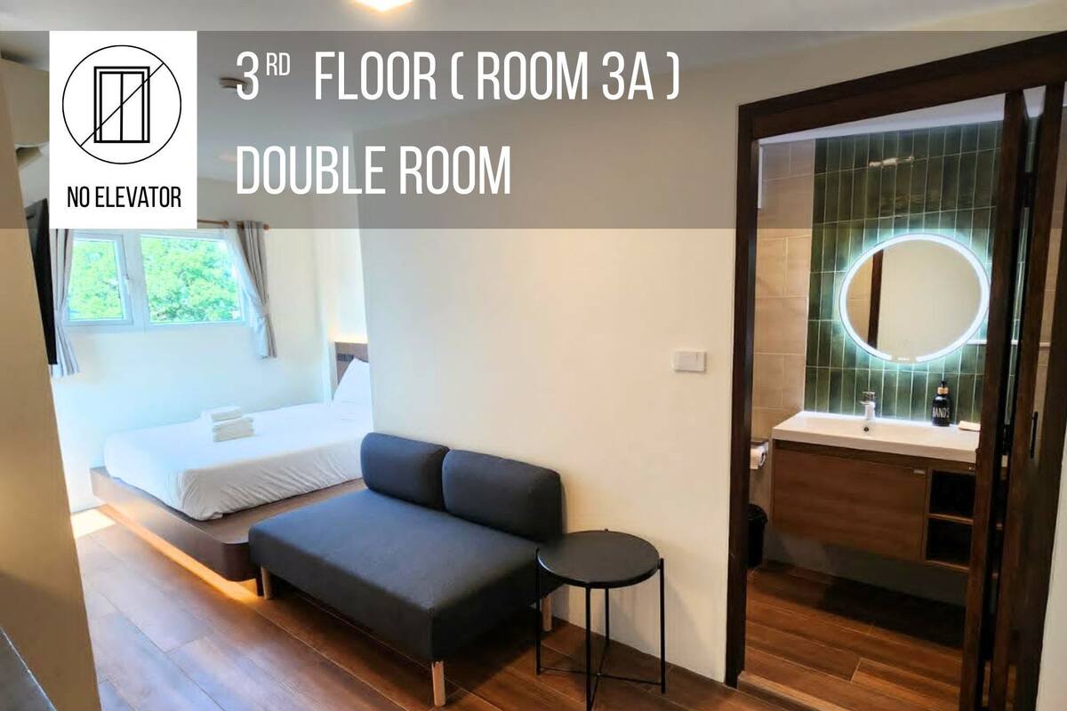 ห้องคลาสสิกดับเบิล, ระเบียง, วิวเมือง | โต๊ะทำงาน, Wi-Fi ฟรี