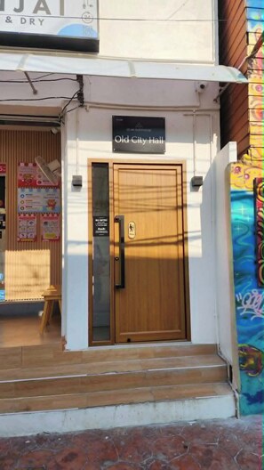 Exterior detail - Old City Hall Contactless Check In (Bangkok)