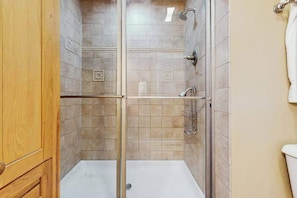 Shower, hair dryer, towels - Dog-Friendly Home with Enclosed Yard & Free High-Speed WiFi - Great Location (Union Pier)
