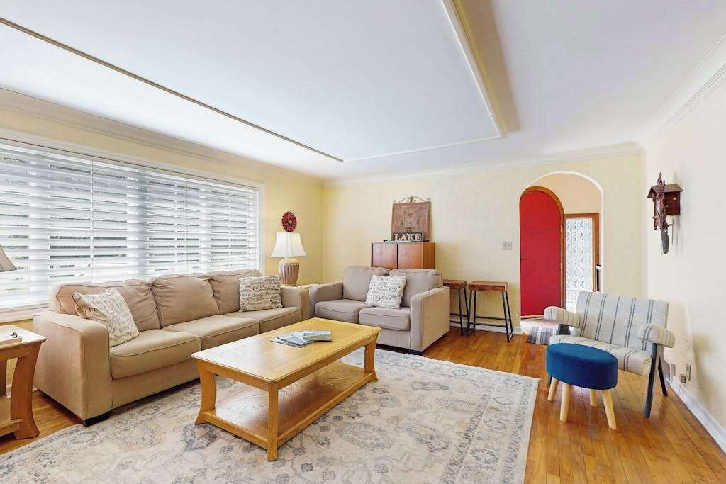 TV, fireplace, offices