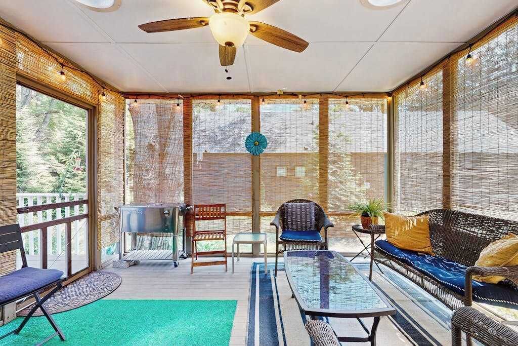 TV, fireplace, offices
