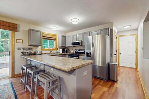 Fridge, microwave, oven, stovetop - Spacious Dog Friendly Home w/ heated pool, fenced yard, gas grill, & fire pit (Sawyer)