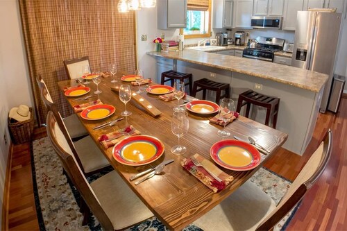 Spacious Dog Friendly Home w/ heated pool, fenced yard, gas grill, & fire pit