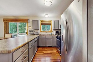 Fridge, microwave, oven, stovetop - Spacious Dog Friendly Home w/ heated pool, fenced yard, gas grill, & fire pit (Sawyer)