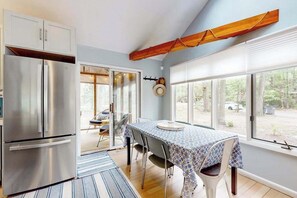 Dining - Charming cottage with gas grill, golf cart, central AC, washer/dryer (New Buffalo)