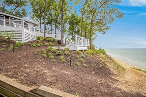 Property grounds - The Oasis at Forest Beach | Updated house in New Buffalo with shared amenities (New Buffalo)