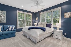 5 bedrooms, desk, travel cot, WiFi - The Oasis at Forest Beach | Updated house in New Buffalo with shared amenities (New Buffalo)