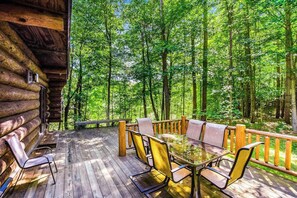 Outdoor dining - Waterfront home on Betsie River with hot tub & sauna near skiing at Crystal Mtn (Thompsonville)