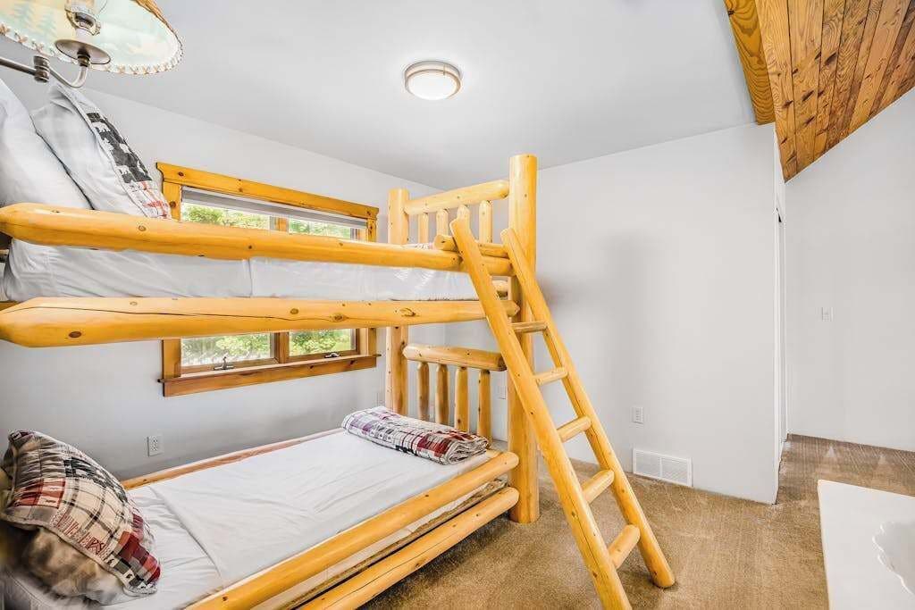 Escritorio, wifi, ropa de cama