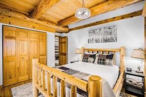Escritorio, wifi y ropa de cama 