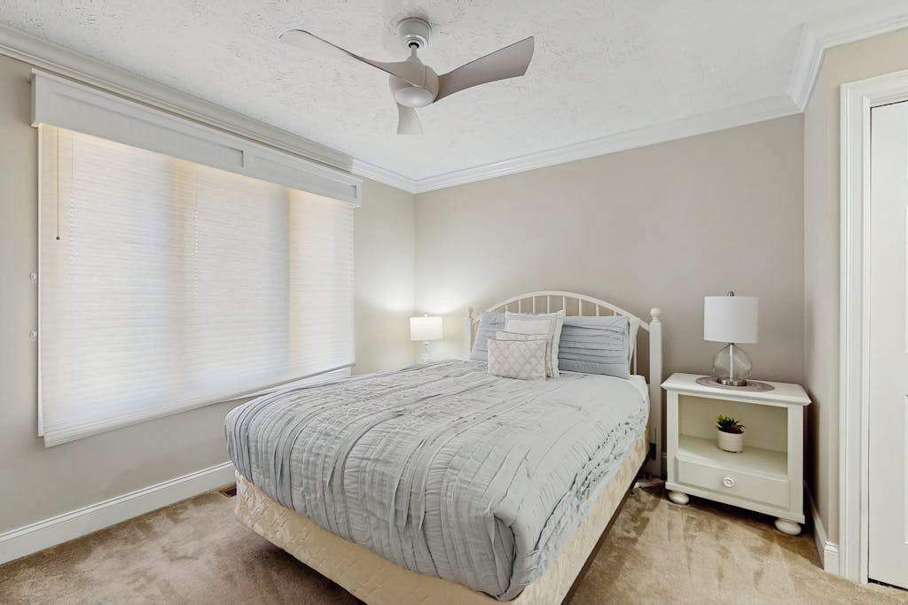 2 bedrooms, iron/ironing board, Internet, bed sheets