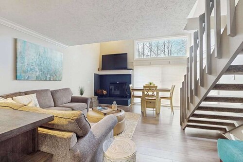 Beautiful 2B/2B Harbor Springs Condo Just 6 Mi to Lake Michigan!