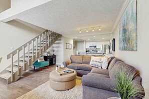 TV, offices - Beautiful 2B/2B Harbor Springs Condo Just 6 Mi to Lake Michigan! (Harbor Springs)