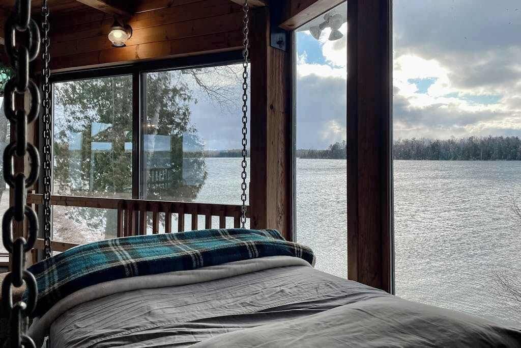 5 bedrooms, iron/ironing board, WiFi, bed sheets