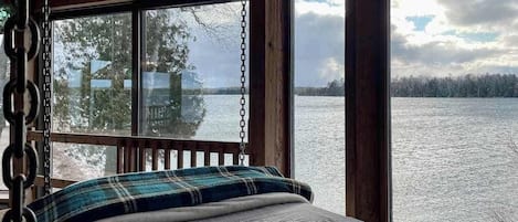 5 bedrooms, iron/ironing board, WiFi, bed sheets