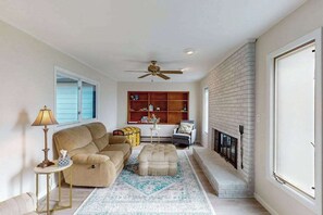 TV, DVD player, offices - Peaceful Home with Firepit, Gas Grill, WIFI,  Private W&D & Nearby Beach Access (St. Joseph)