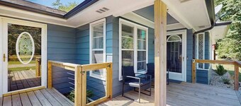 Lovely home with hot tub, pool, two kitchens, enclosed backyard, firepit & grill