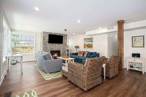 TV, fireplace, offices - Spacious, riverfront new-build with wooded surroundings - minutes to town (Saugatuck)