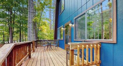 Spacious chalet with deck, grill & firepit w/ Crystal Mountain Amenities
