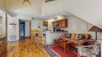 TV, fireplace, DVD player, offices