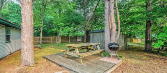 Goshorn Lake's Endless Summer | Cottage in Saugatuck w/ pool access