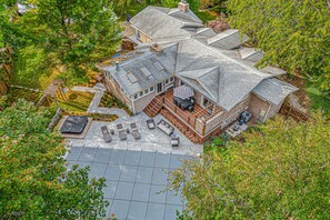 Exterior - Relaxing home with private pool, hot tub, game room, & fireplace (Stevensville)