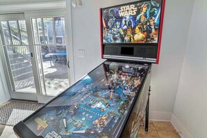 Games room - Relaxing home with private pool, hot tub, game room, & fireplace (Stevensville)